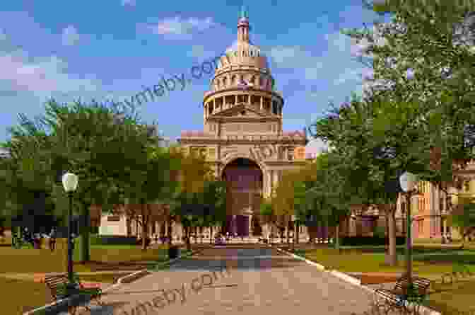 A Photograph Of The Texas State Capitol The Great Of Texas: The Crazy History Of Texas With Amazing Random Facts Trivia (A Trivia Nerds Guide To The History Of The United States 1)